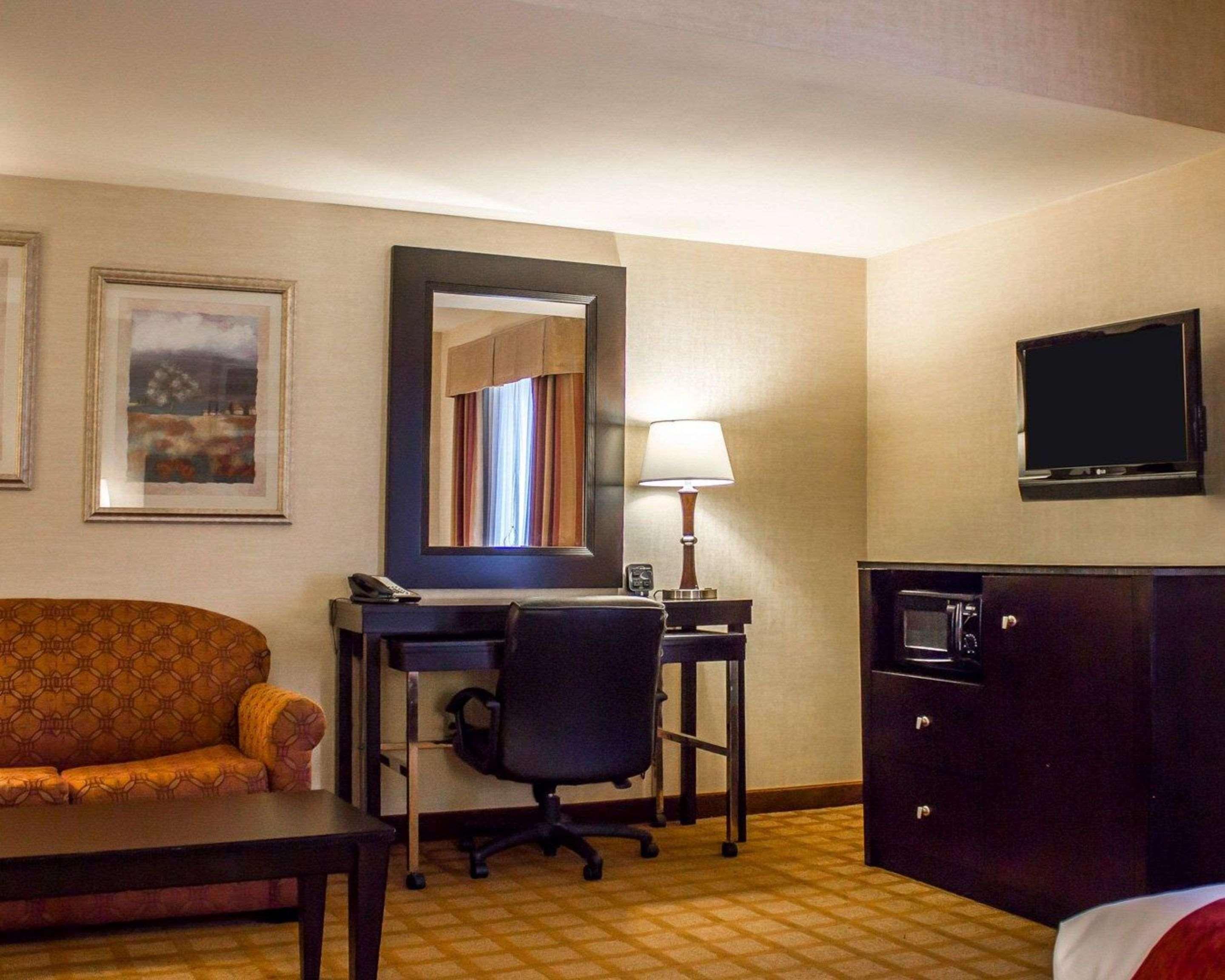 Comfort Suites Edinboro Eksteriør billede