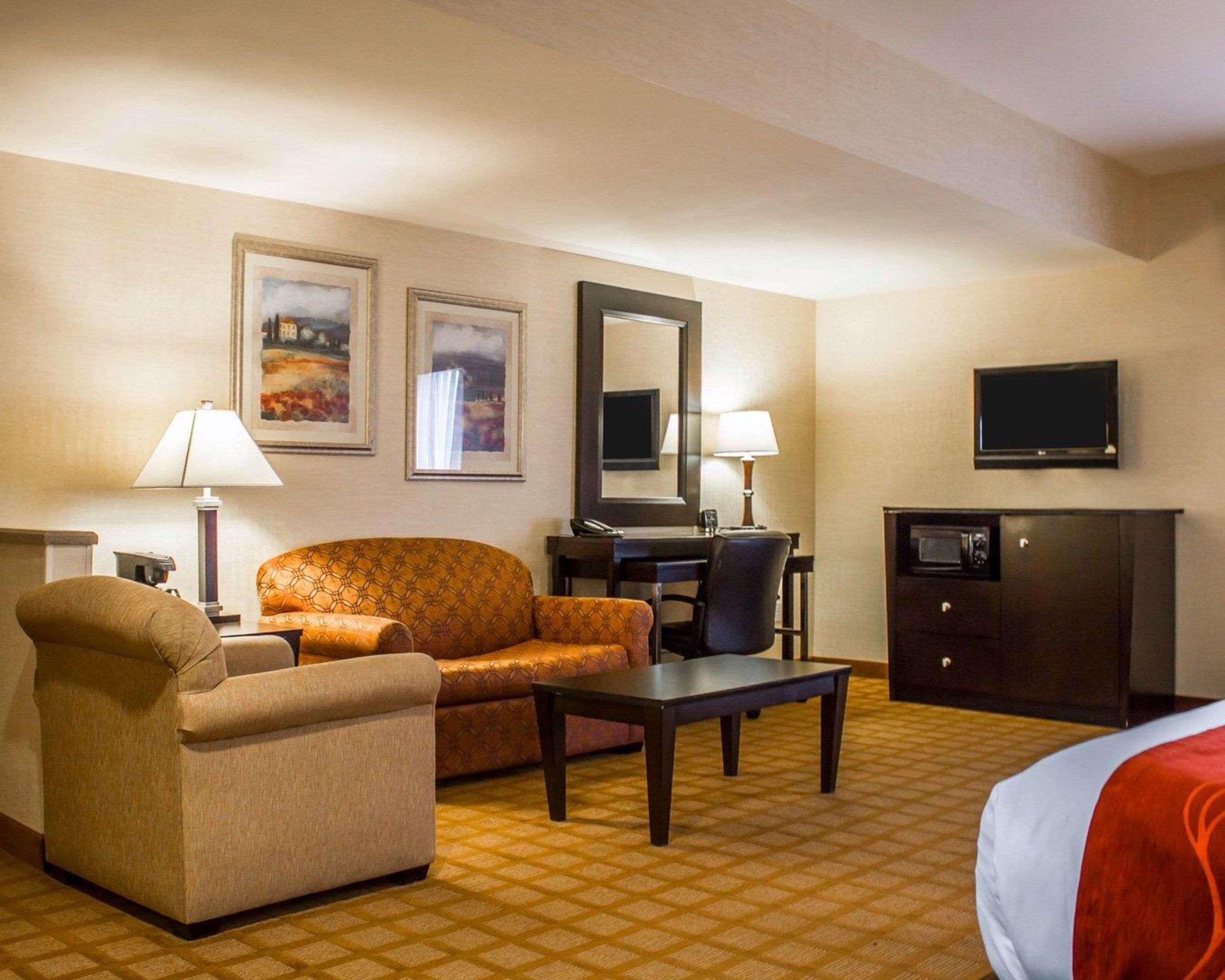 Comfort Suites Edinboro Eksteriør billede